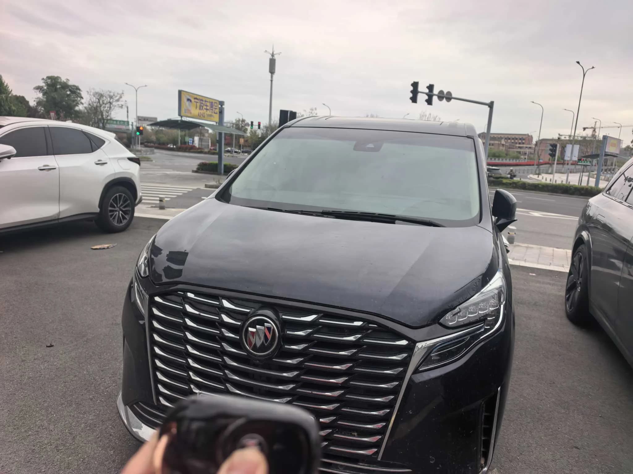 别克 GL8 2022款 ES陆尊 653T 豪华型