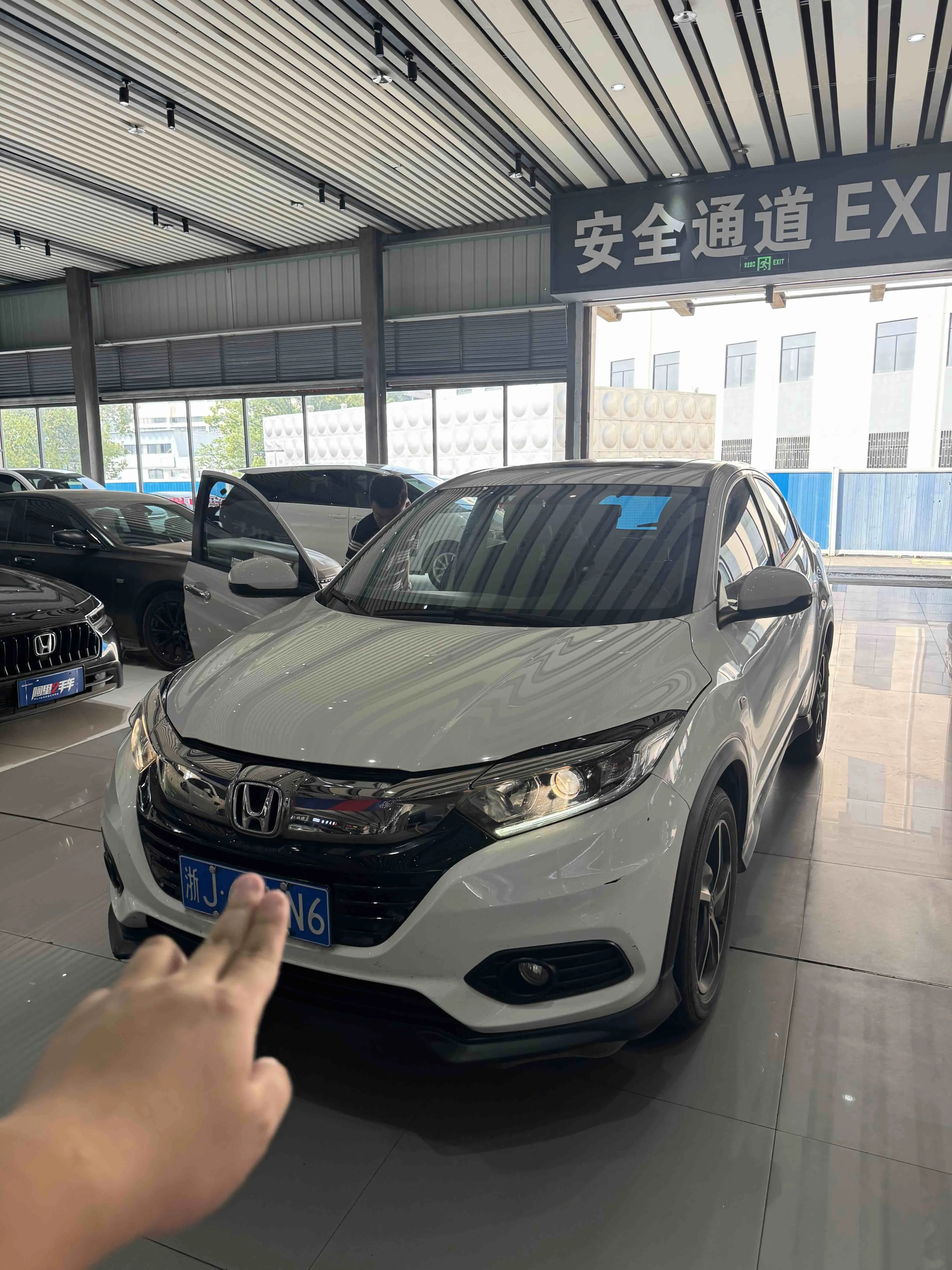 Honda Vezel 2022 1.5L CVTPhantom Night·Pioneer
