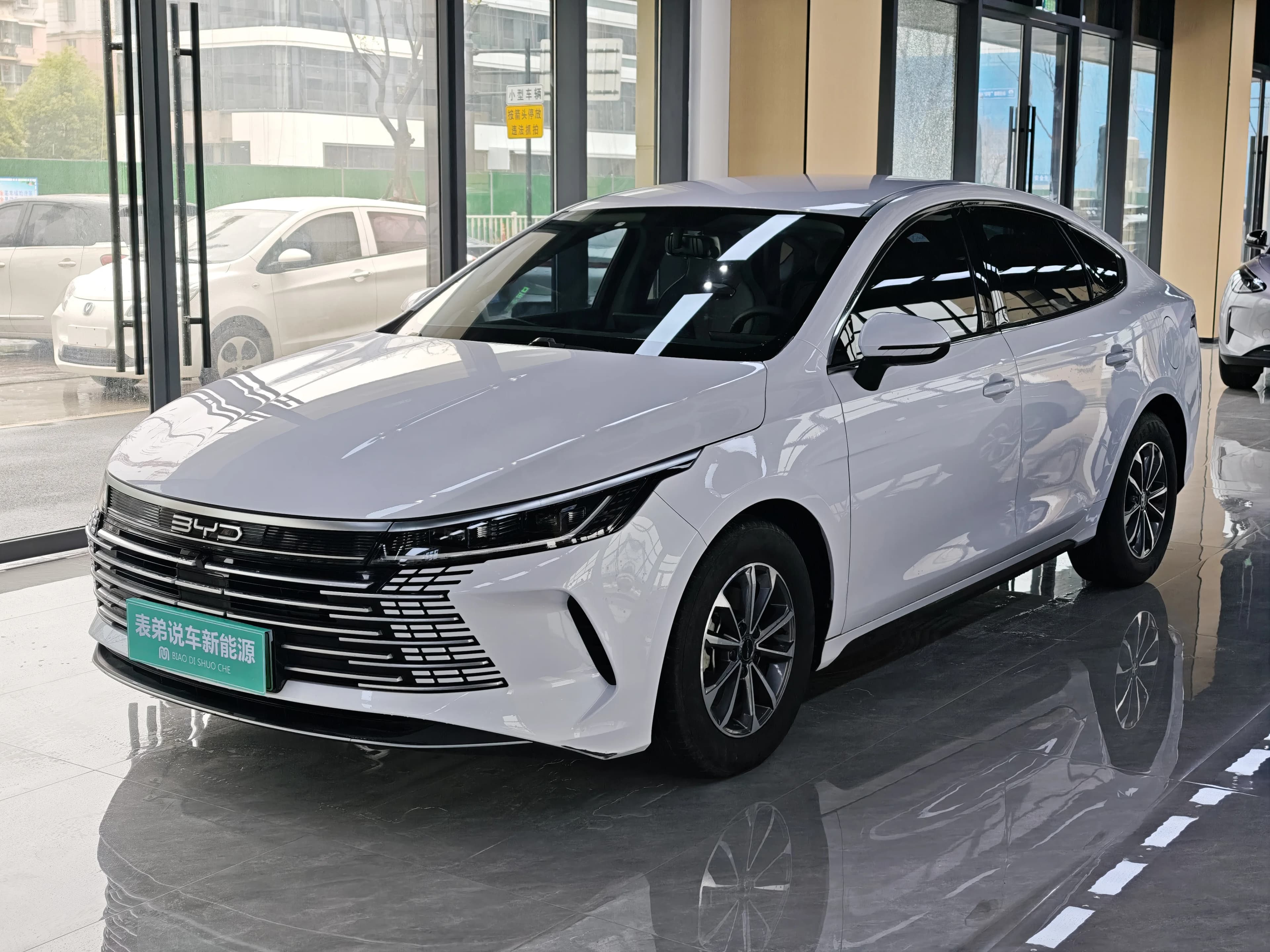 比亚迪 驱逐舰05 2024款 荣耀版 DM-i 55KM 豪华型