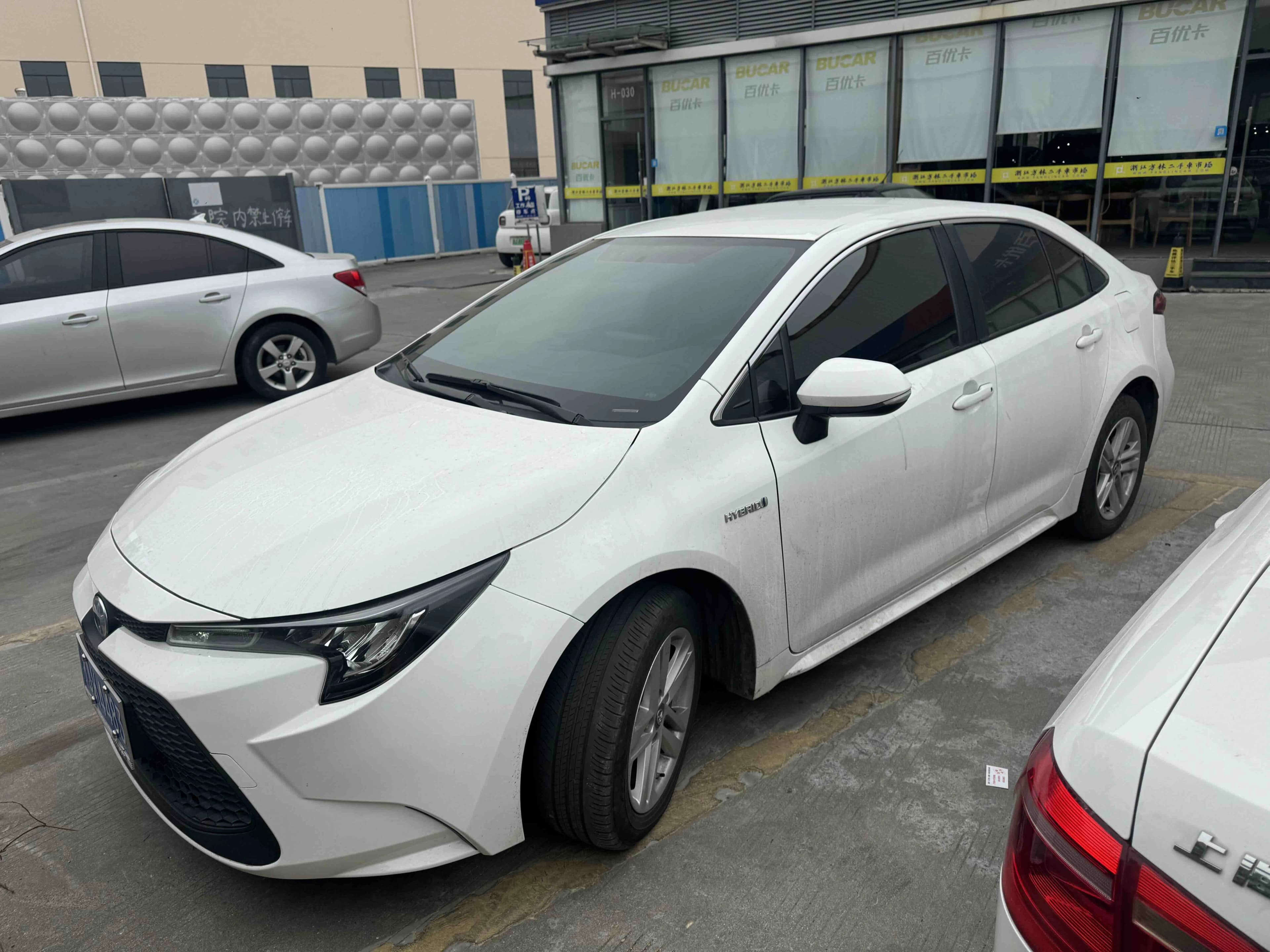 丰田 雷凌 2022款 双擎 1.8H E-CVT进取版