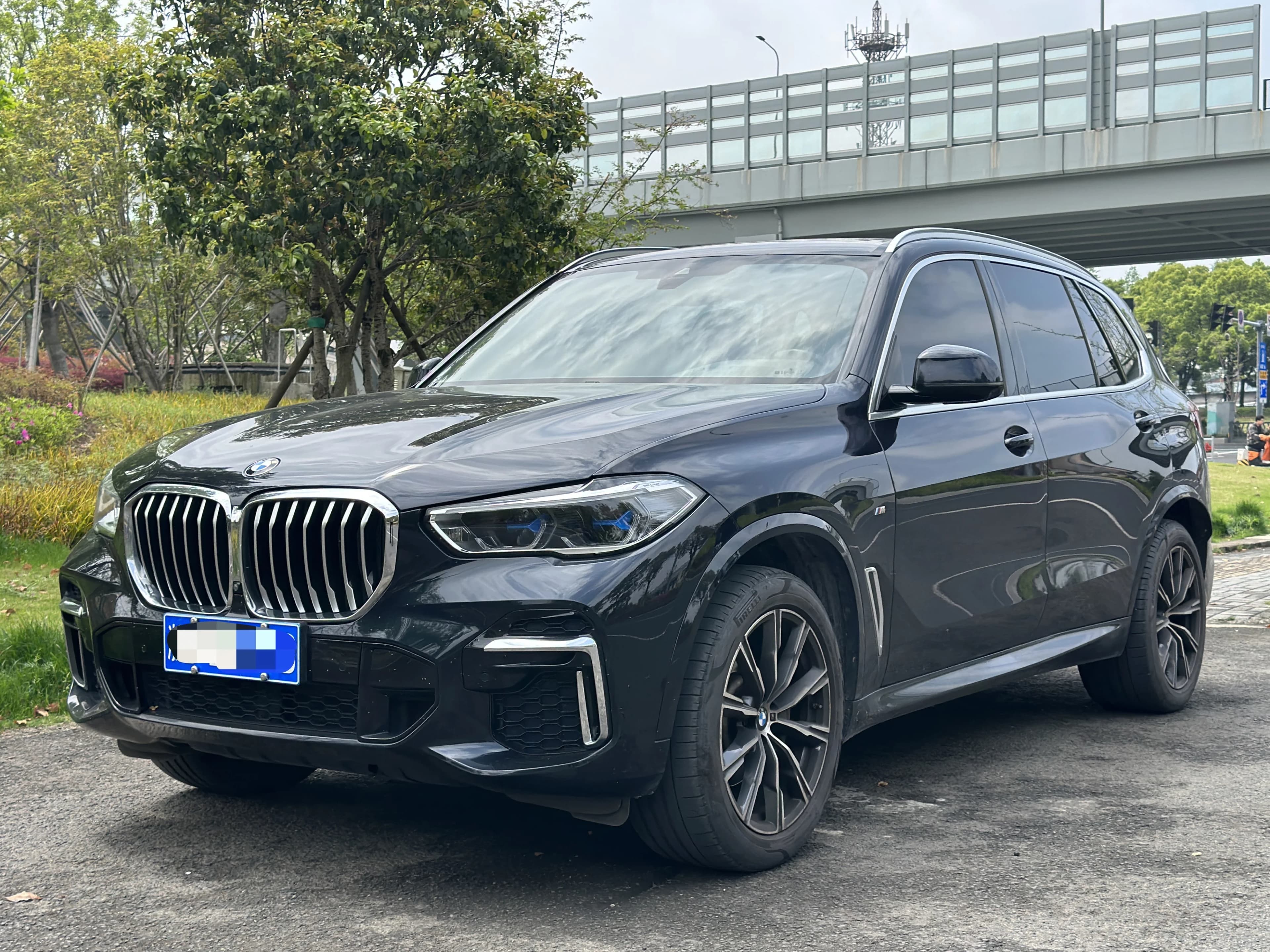 宝马 X5 2022款 xDrive 30Li 尊享型M运动套装