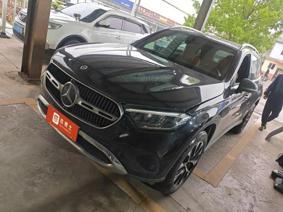 奔驰 GLC 2023款 级 改款 GLC 260 L 4MATIC 动感型 5座