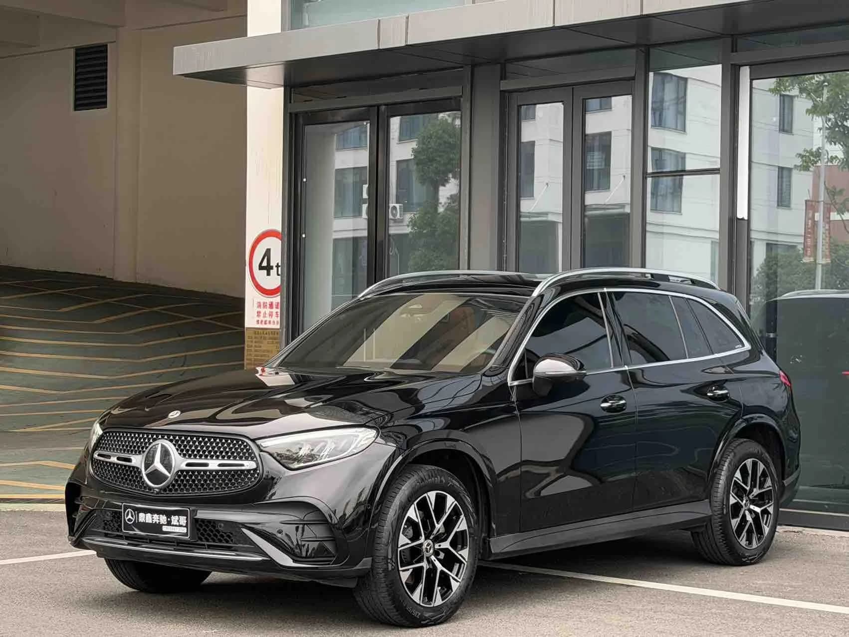 Mercedes-Benz GLC 2024 -Class GLC 260 L 4MATIC Luxury 5-Seat