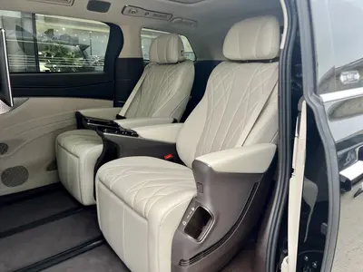 腾势 D9 2025款 DM-i 智驾版 1020 四驱旗舰型