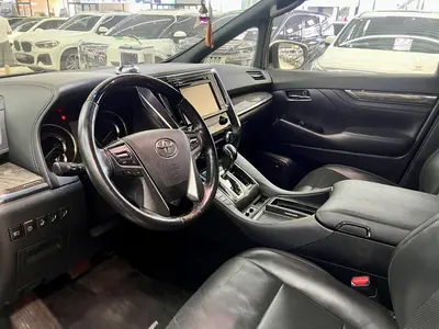 Toyota Alphard 2019 Hybrid 2.5L Premium