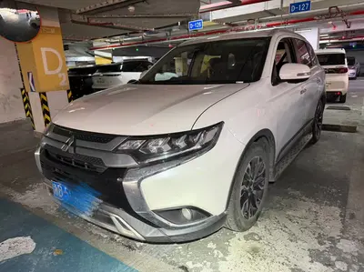 三菱 欧蓝德 2019款 2.4L 四驱致享版 7座 国VI